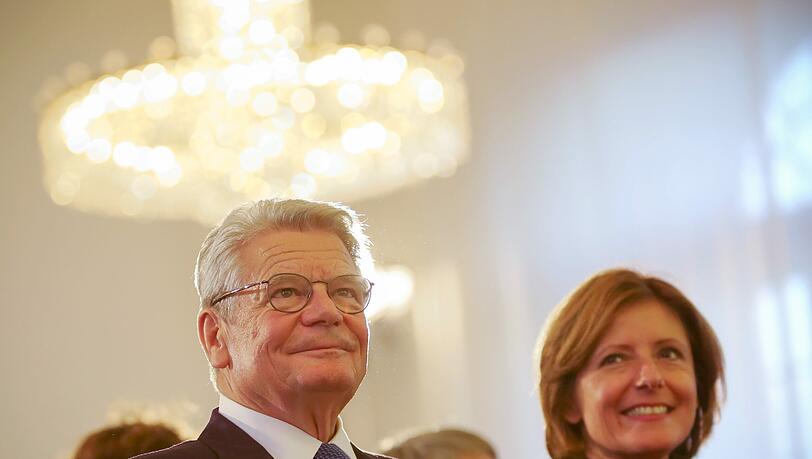Bundespräsident Joachim Gauck und die rheinland- pfälzische Ministerpräsidentin Malu Dreyer (SPD) beim Mainzer Festakt zu Beginn der 40. Interkulturellen Woche. Bundespräsident Joachim Gauck und die rheinland- pfälzische Ministerpräsidentin Malu Dreyer (SPD) beim Mainzer Festakt zu Beginn der 40. Interkulturellen Woche.