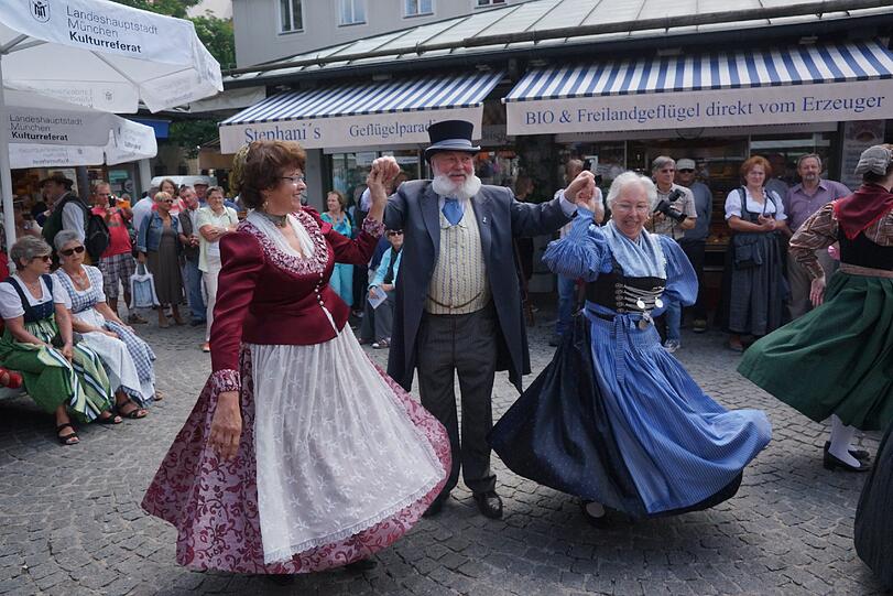 Schausteller, Musiker, Tänzer und Kabarettisten: Die Bilder vom Brunnenfest am Viktualienmarkt.