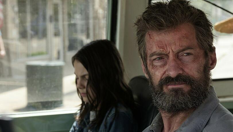 Für Kinder ist Logan (Hugh Jackman) eigentlich nicht gemacht, mit Laura (Dafne Keen) verbindet ihn aber mehr als nur die Krallen, die beiden aus der Haut fahren.