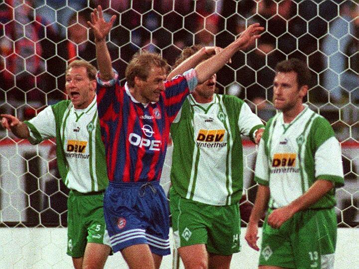 Jürgen Klinsmann bejubelt seinen Treffer zum entscheidenden 3:1 im Pokalfinale 1996.