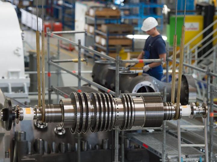 Eine Montagehalle des Siemens-Turbinenwerks in Görlitz. Internationale Handelskonflikte und die Abkühlung der Weltwirtschaft verderben den deutschen Maschinenbauern die Geschäfte.
