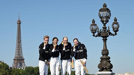 Happy End in einem wilden Spektakel: Deutsche Triathleten jubeln &uuml;ber Gold.