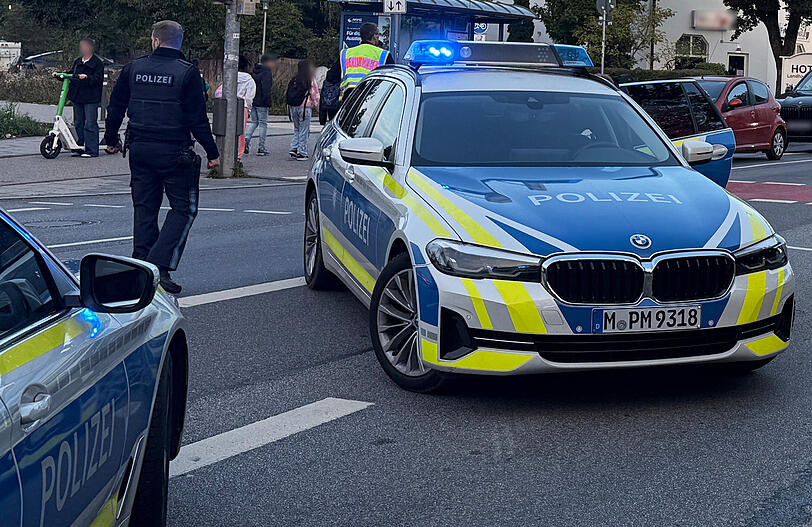 Auf X rief die Polizei die Bevölkerung auf, den Bereich zu umfahren.