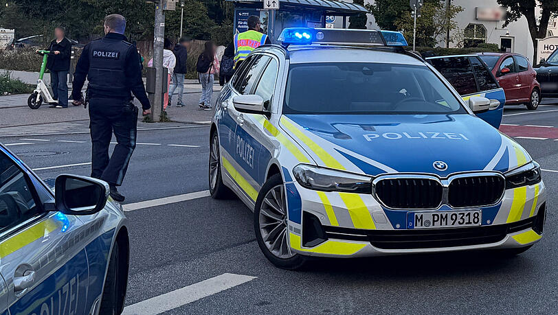 Auf X rief die Polizei die Bevölkerung auf, den Bereich zu umfahren.