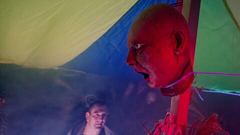 Sven Wagner baut sein Duisburger Reihenhaus jedes Jahr für einen Abend zu seiner Grusel-Atraktion um.