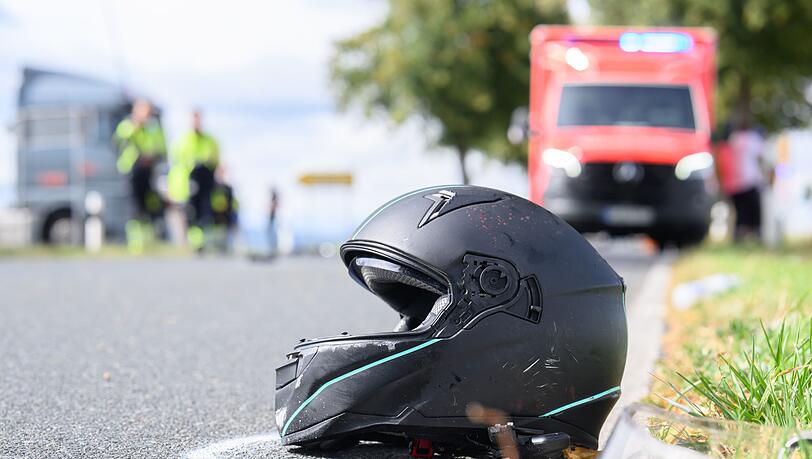Der Mann erlag noch am Unfallort seinen Verletzungen. (Symbolbild) Der Mann erlag noch am Unfallort seinen Verletzungen. (Symbolbild)