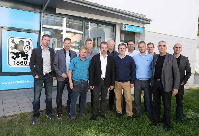 Die DFB-Delegation um Hansi Flick besucht das Nachwuchsleistungszentrum der Löwen.