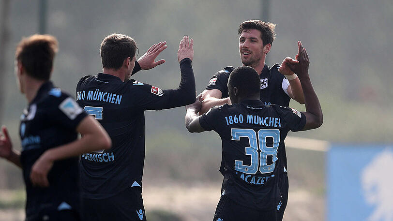 Jubel nach dem 1:0-Treffer: Felix Uduokhai, Sebastian Boenisch und Torschütze Jan Mauersberger (v.l.).