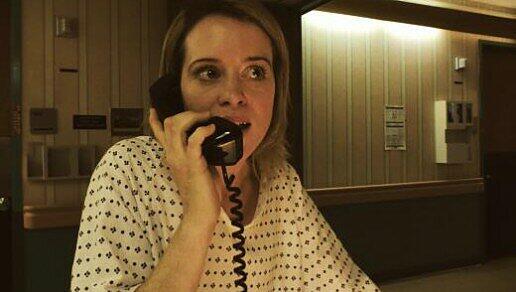 Einen einzigen Anruf darf Sawyer (Claire Foy) aus ihrem unfreiwilligen Aufenthalt in der psychiatrischen Anstalt machen, doch auch die Polizei glaubt ihr nicht.