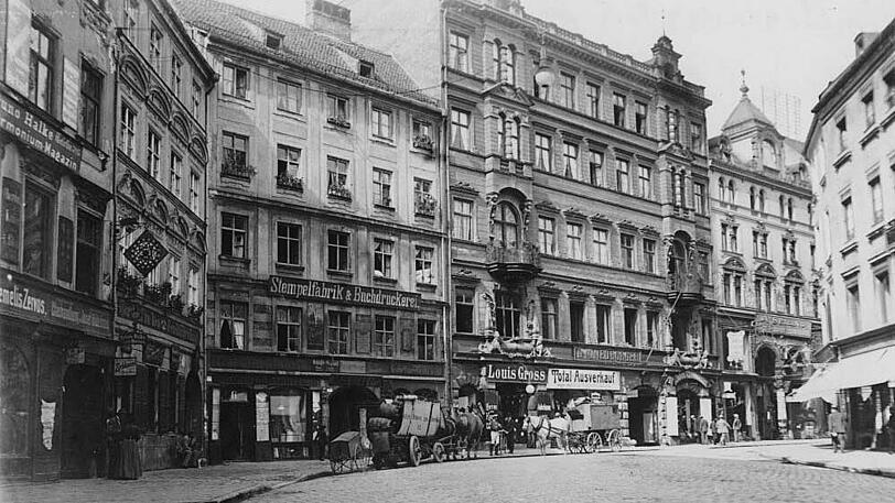 Der Rindermarkt, mit Blick auf den Gasthof Drei Rosen.