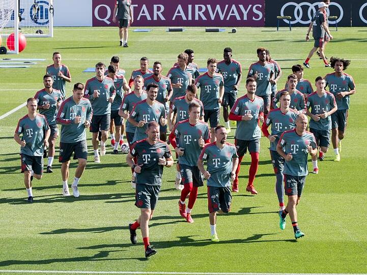 Der FC Bayern hat sein Trainingslager in Doha bezogen.