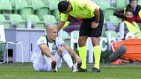 Im ersten Pflichtspiel nach seiner Rückkehr zu Groningen musste Arjen Robben verletzungsbedingt ausgewechselt werden.