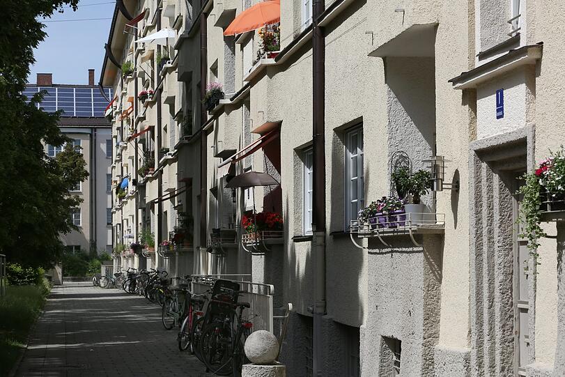 Aus einer anderen Zeit: Hinterhof-Idylle in der Siedlung.