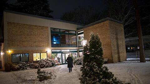 Am dritten Tag des Stromausfalls in Teilen Berlins warten Zehntausende Haushalte weiter auf Energie.