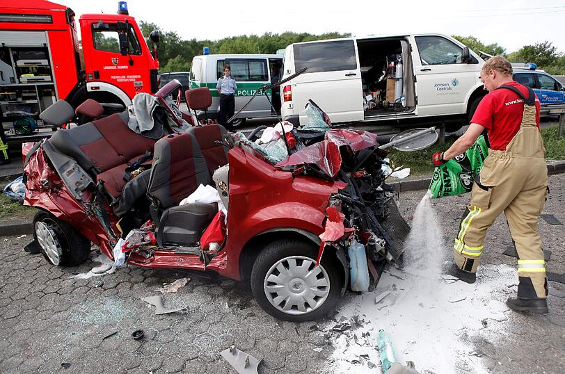 Vier Menschen &ndash; darunter ein fünf Monate altes Baby und seine Mutter &ndash; verunglückten bei einem Verkehrsunfall tödlich.