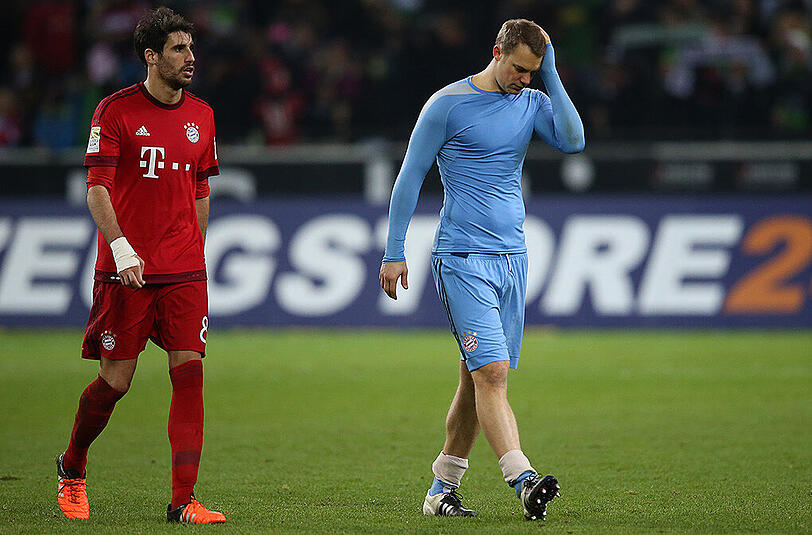 Frustriert und enttäuscht: Javi Martinez (links) und Manuel Neuer unmittelbar nach dem 1:3 in Mönchengladbach.