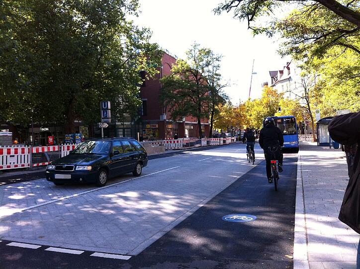 Und so sieht sie aus, die neue Furt. Neu und schön breit in beide Richtungen sind die Fahrradspuren...