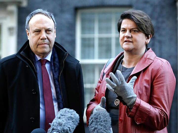 Die DUP-Vorsitzende Arlene Foster und Stellvertreter Nigel Dodds in London.