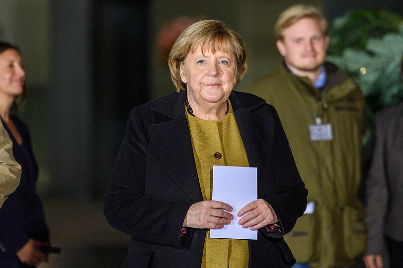 2021: Angela Merkel verlässt die politische Bühne. CDU/CSU sind abgewählt. Olaf Scholz wird Kanzler.