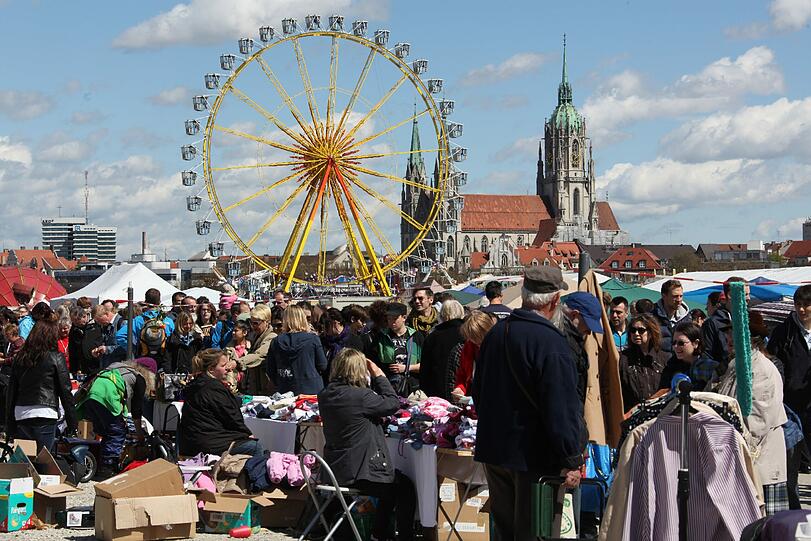 Antikes, Nützliches, Ramsch: Beim größten Flohmarkt Münchens kommen Sammler genauso auf ihre Kosten wie Trödel-Laien. Die besten Bilder von der Theresienwiese.
