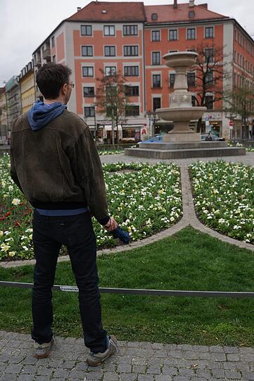 Markus K. (45) am Gärtnerplatz. Obwohl er Vater so vieler Kinder ist, sagt er: &bdquo;Ich bin trotzdem viel allein.&ldquo;