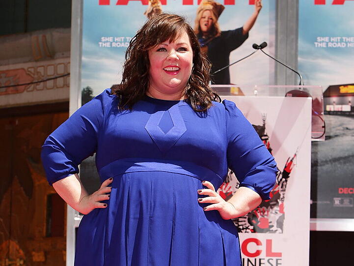 Schauspielerin Melissa McCarthy trendbewusst in Blau
