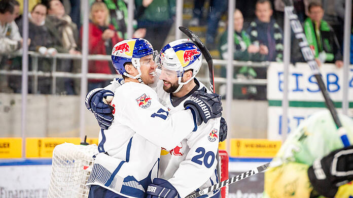 Frederik Tiffels und Andreas Eder jubeln beim Sieg gegen Bietigheim.