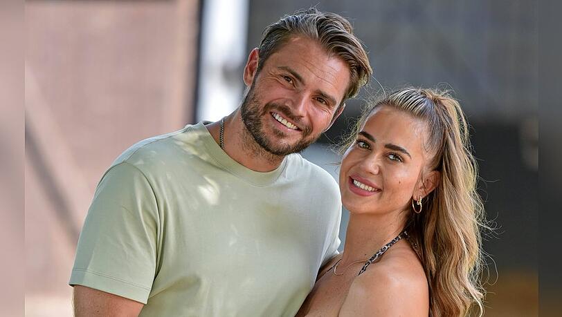 Lernten sich 2017 durch die Datingshow "Die Bachelorette" kennen: Johannes Haller und Jessica Haller sind seit 2020 ein Paar. Lernten sich 2017 durch die Datingshow "Die Bachelorette" kennen: Johannes Haller und Jessica Haller sind seit 2020 ein Paar.