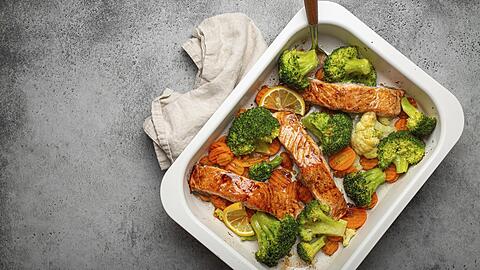Darauf freuen sich bestimmt viele an Weihnachten: ein gesundes Lachsfilet. Doch nicht jeder Fisch sollte auf dem Teller landen.