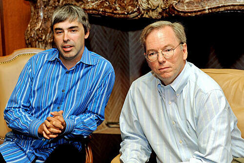 Google-Mitgründer Larry Page (links) und Noch-Firmenchef Eric Schmidt: überraschender Rückzieher des Managers.