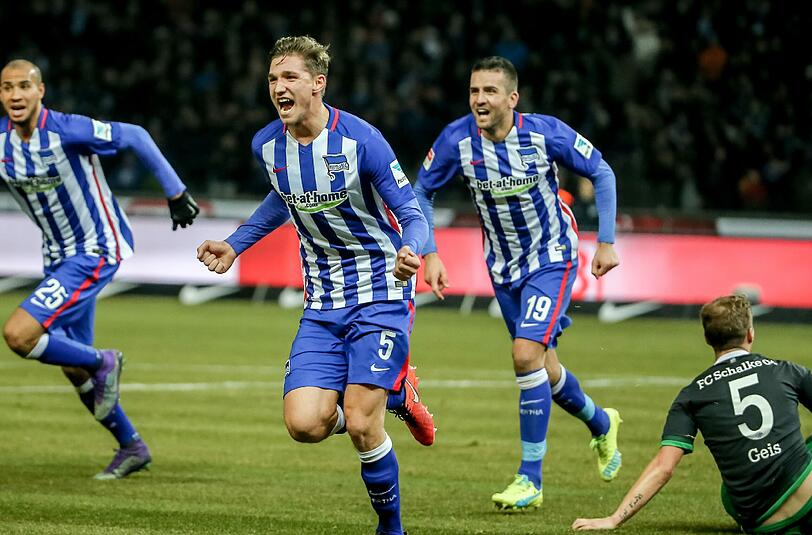 Niklas Stark jubelt nach dem 2:0.