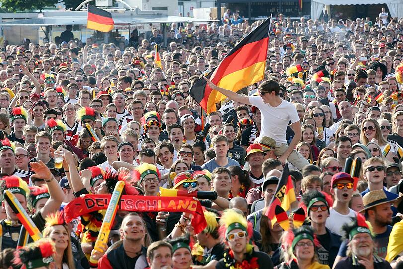 So feierten die Fans den 1:0-Sieg der Nationalmannschaft beim Public Viewing.