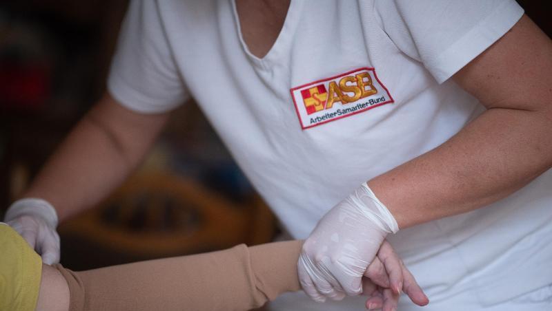 Nach langem Streit hat die große Koalition noch eine Pflegereform mit einer besseren Bezahlung von Pflegekräften auf den Weg gebracht.