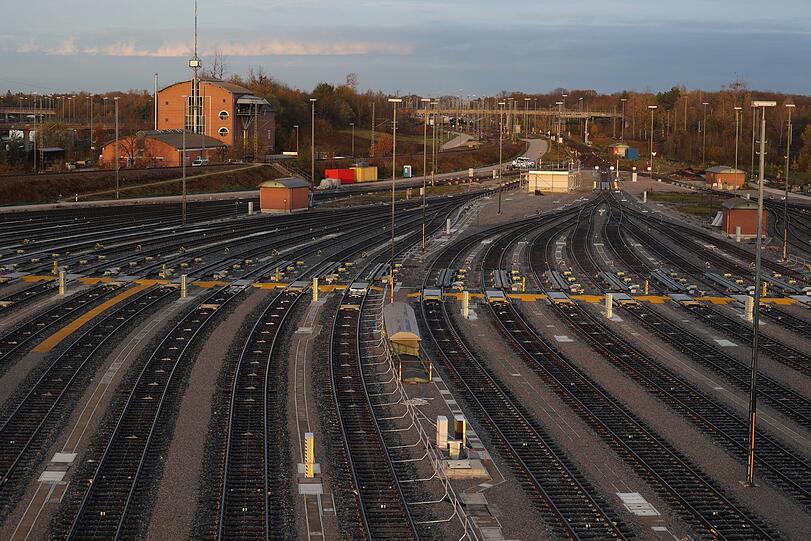 Friedlich: Stille über dem Rangierbahnhof mit Blick Richtung Moosach.