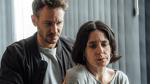 "Tatort: Das B&ouml;se in dir": Leo H&ouml;lzer (Vladimir Burlakov) und Esther Baumann (Brigitte Urhausen).