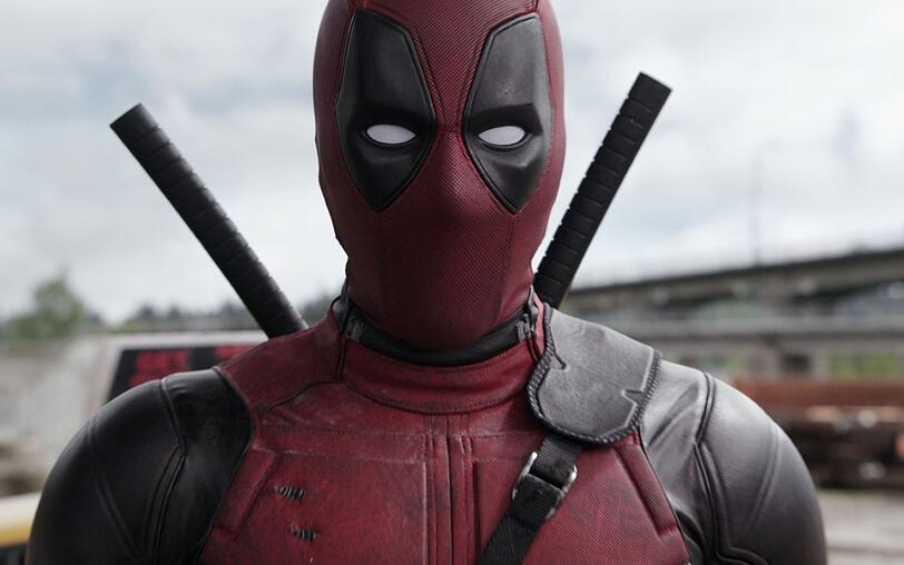 Eine Rückkehr, um die damals eigentlich niemand gebeten hat: "Deadpool" bekam nach seinem miesen Auftritt in "X-Men Origins: Wolverine" eine zweite Chance. Eine Rückkehr, um die damals eigentlich niemand gebeten hat: "Deadpool" bekam nach seinem miesen Auftritt in "X-Men Origins: Wolverine" eine zweite Chance.