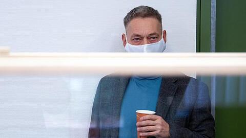 Der Angeklagte Hans-Jürgen von Bose vor Prozessbeginn im Landgericht München.