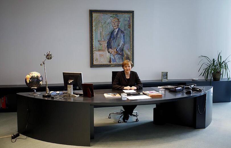 bild von 2006: Bundeskanzlerin Angela Merkel (Deutschland/CDU) während eines Fotoshootings in Berlin