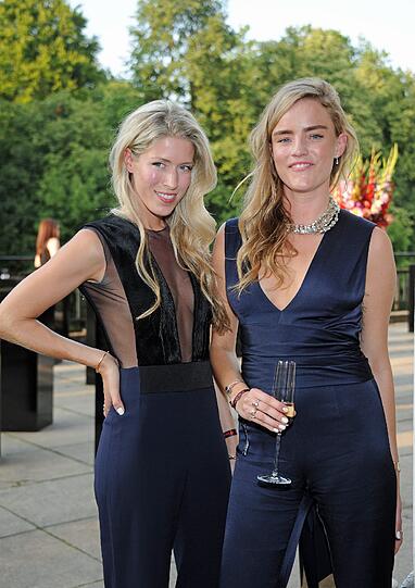 Anna Christin Haas (l.) und Sola Harrison vom Label Galvan (Bestes Fashion Label)