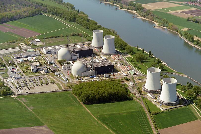 Bundeskanzlerin Angela Merkel muss bei einem Untersuchungsausschuss des hessischen Landtags zum Atomkraftwerk Biblis Rede und Antwort stehen.