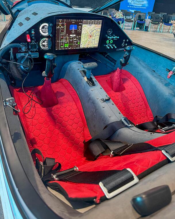 Ein Blick ins Innere des E-Fliegers. Ein Blick ins Innere des E-Fliegers.