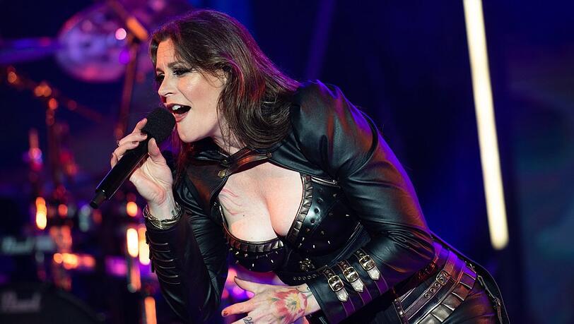 Floor Jansen während eines Nightwish-Konzerts in Schweden. Floor Jansen während eines Nightwish-Konzerts in Schweden.
