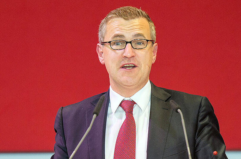 Weiß um die finanzielle Stärke des FC Bayern, beklagt sich aber über die Verteilung der TV-Gelder in Europa: Bayerns Finanzvorstand Jan-Christian Dreesen.
