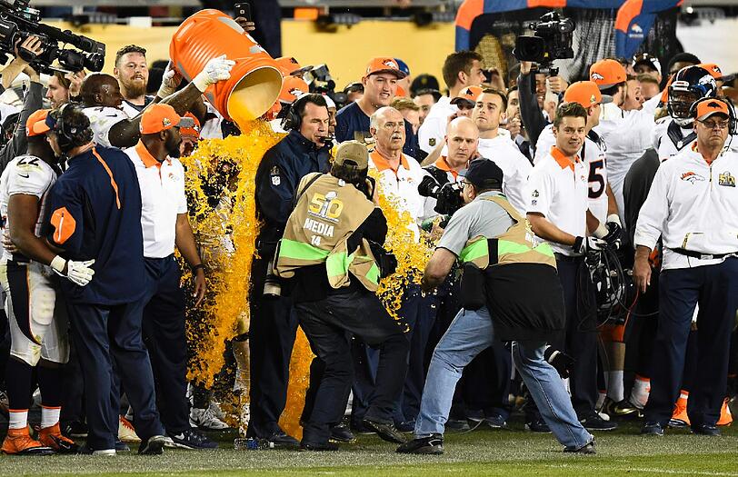 Gatorade-Dusche für Bronocs-Trainer Gary Kubiak
