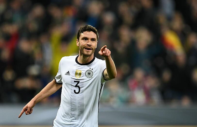 JONAS HECTOR: NOTE 2.
Der Kölner Linksverteidiger ist konkurrenzlos auf seiner Position. Und kann auch abschließen. Traf mit links zum 3:0