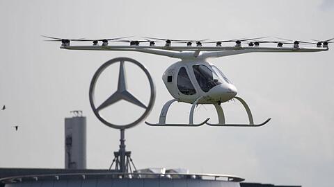 Ein sogenannter Volocopter bei einem Testflug in Stuttgart.