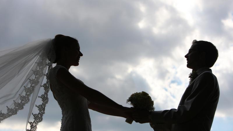 Seit 1976 müssen sich Paare bei der Hochzeit nicht mehr zwangsläufig auf den Familiennamen des Mannes festlegen, seit knapp 25 Jahren ist nicht einmal mehr ein gemeinsamer Familienname Pflicht. Seit 1976 müssen sich Paare bei der Hochzeit nicht mehr zwangsläufig auf den Familiennamen des Mannes festlegen, seit knapp 25 Jahren ist nicht einmal mehr ein gemeinsamer Familienname Pflicht.