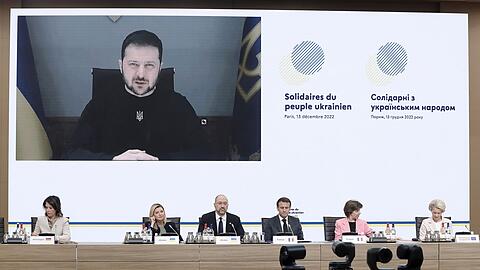 Auf der Hilfskonferenz in Paris ist auch der ukrainische Präsident Wolodymyr Selenskyj per Video zugeschaltet.