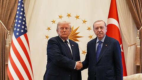 Wurde am Dienstagnachmittag vom t&uuml;rkischen Pr&auml;sidenten Recep Tayyip Erdogan zum Gipfel begr&uuml;&szlig;t: US-Pr&auml;sident Donald Trump.