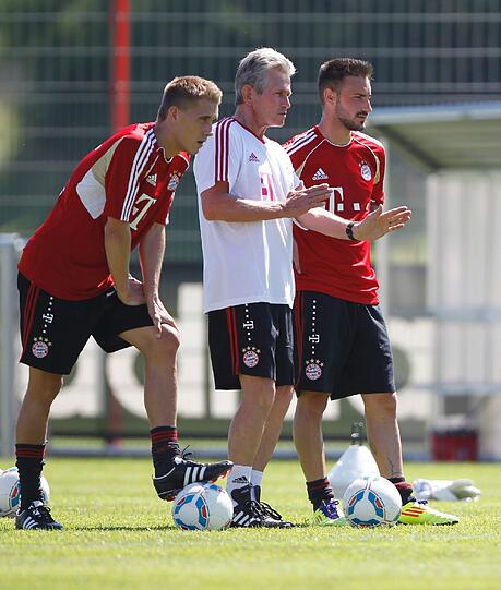 Jupp Heynckes hatte bei seiner 
Rückkehr zu Bayern München nur einen Rumpfkader zur Verfügung. Bei 
der ersten Trainingseinheit am Montag standen gerade einmal sieben 
Profis auf dem Platz. Die Bilder